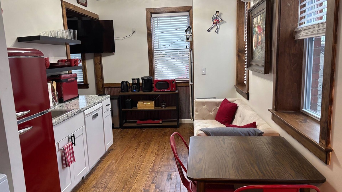 Hohenwald Apartment | "Red, White & Beautiful" loft in the center of downtown Hohenwald, TN.