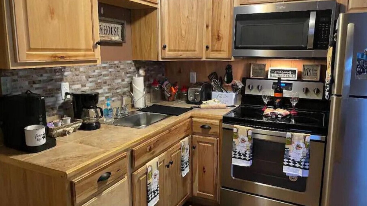Ponce De Leon Apartment | Redbay Retreat ! Country, Beach and Pet-Friendly