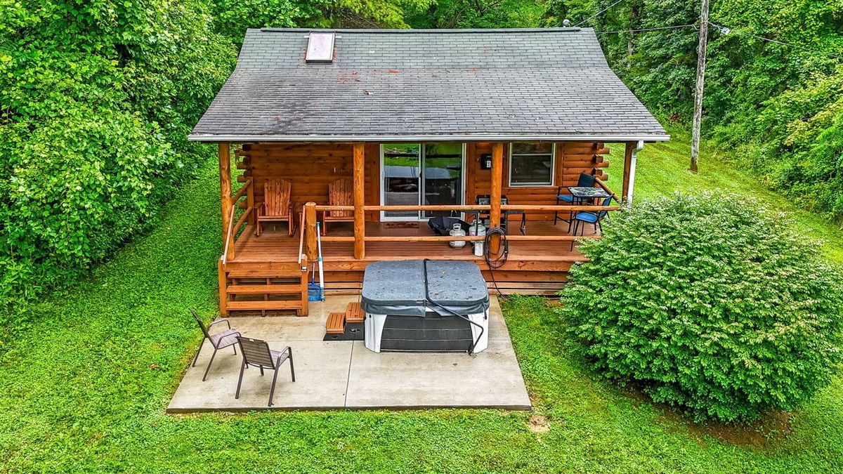 Nelsonville Cabin | Redbud - Cozy Cabin with Relaxing Hot Tub!