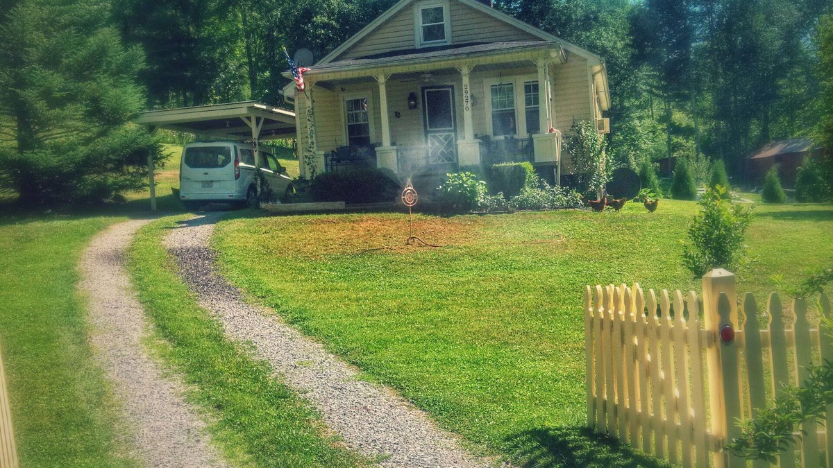 Damascus House | RedBud Manor a charming 2-bedroom house 10 miles from marvelous Damascus