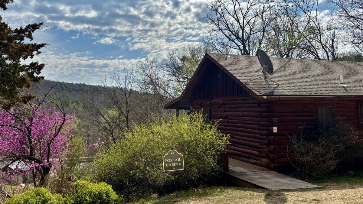 Eureka Springs Cabin | Redbud Valley Cabin 6 Downtown 3mi+Wifi+Pond+Parking