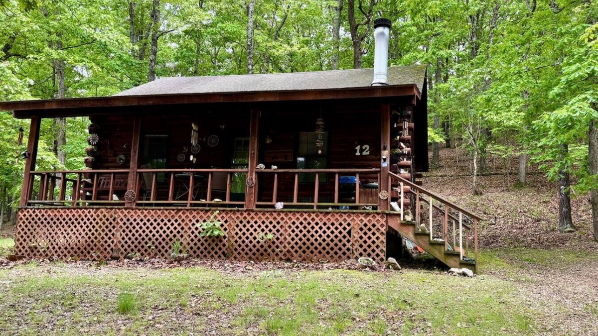 Eureka Springs Cabin | Redbud Valley Cabin12+Jacuzzi Tub+Deck+Pond+Trails