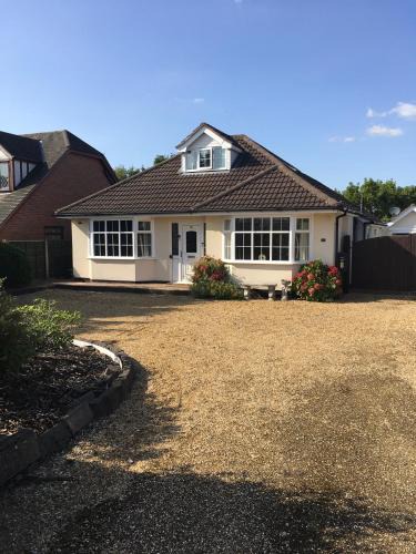 Allostock Apartment | Redcot holiday bungalow