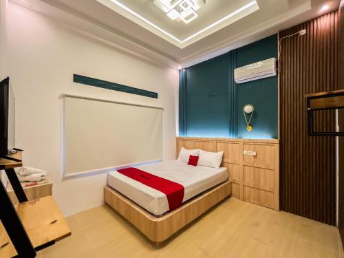Blitar Hotel | RedDoorz Near Alun Alun Blitar
