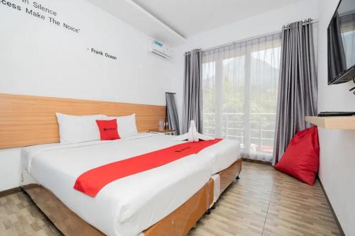 Oro Oro Ombo Hotel | RedDoorz near Jawa Timur Park 2