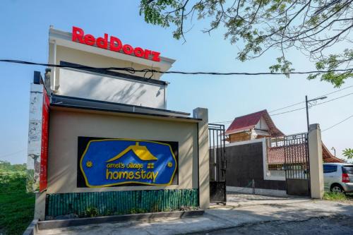 Berbah Hotel | RedDoorz near Padang Golf Adisucipto