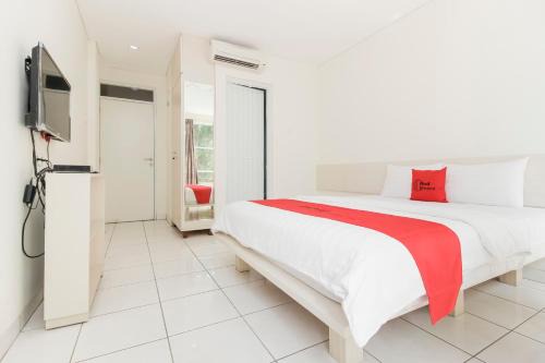 Pancoran House | RedDoorz near Pancoran