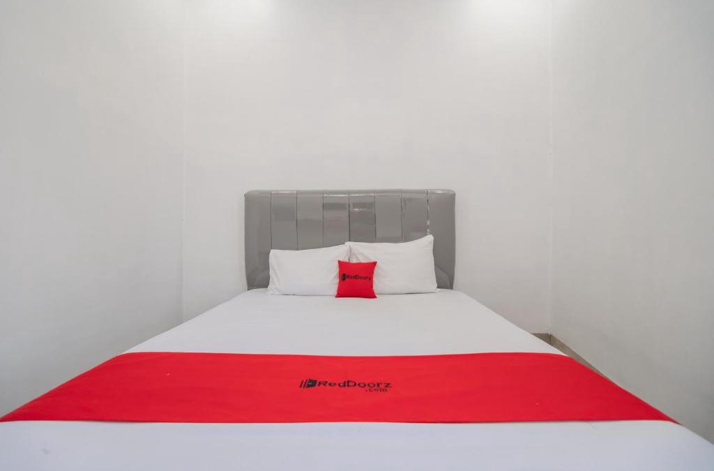 Rajabasa Hotel | RedDoorz near Tugu Coklat Pesawaran Lampung