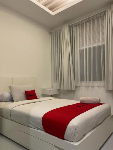 Hegarmanah House | RedDoorz Plus near Parahyangan University