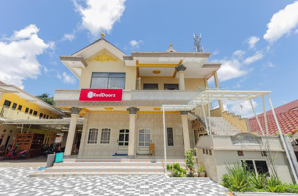 Sidomulyo Hotel | RedDoorz Plus @ Villa Bontes Batu