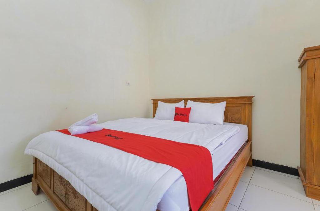 Pasuruan Hotel | RedDoorz Syariah near Alun Alun Pasuruan