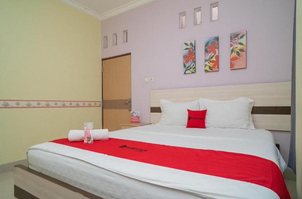 Barabai Hotel | RedDoorz Syariah Near Lapangan Dwiwarna Barabai