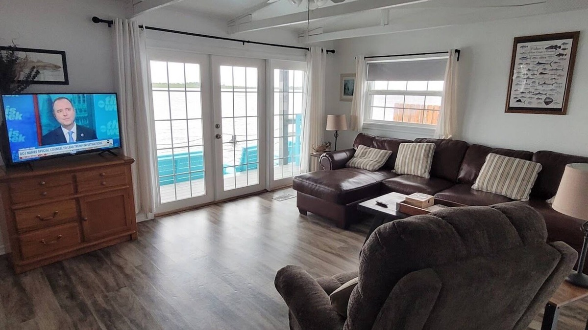 Oak Hill Cabin | Redfish Cabin - Sleeps 8 - Boat Dock & Ramp