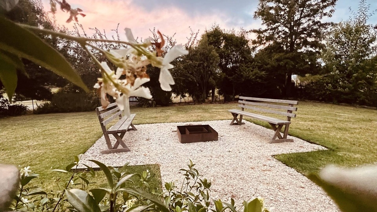 Erudgere Cottage | Redgate Cottage, Mudgee. Peaceful rural setting. Great place to unwind.