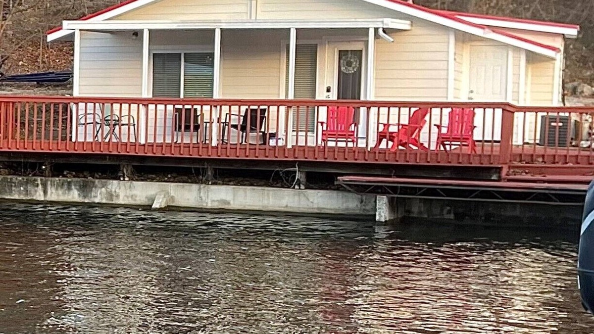 Osage Beach Cottage | REDHEAD COVE! 2 Bedroom Lakefront Home on 21mm!! (Lil Red Roof)