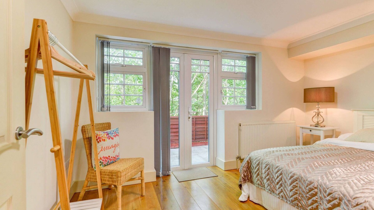 Redhill Apartment | Redhill town centre apartment by Surrey Shortlets