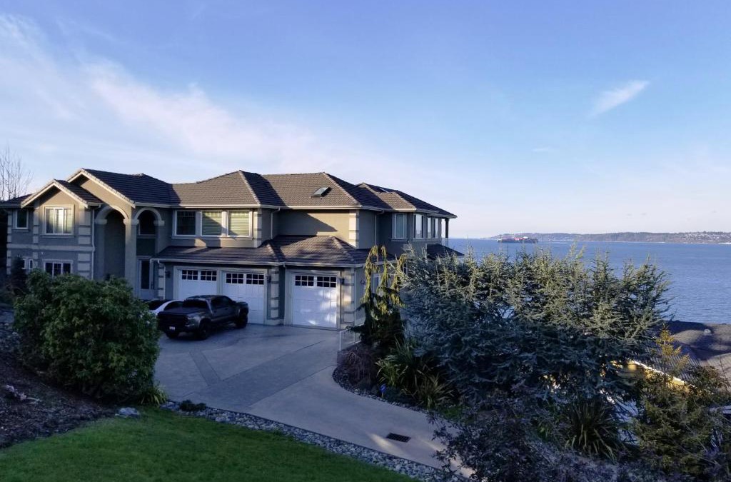 Federal Way House | Redondo waterfront house with a private room