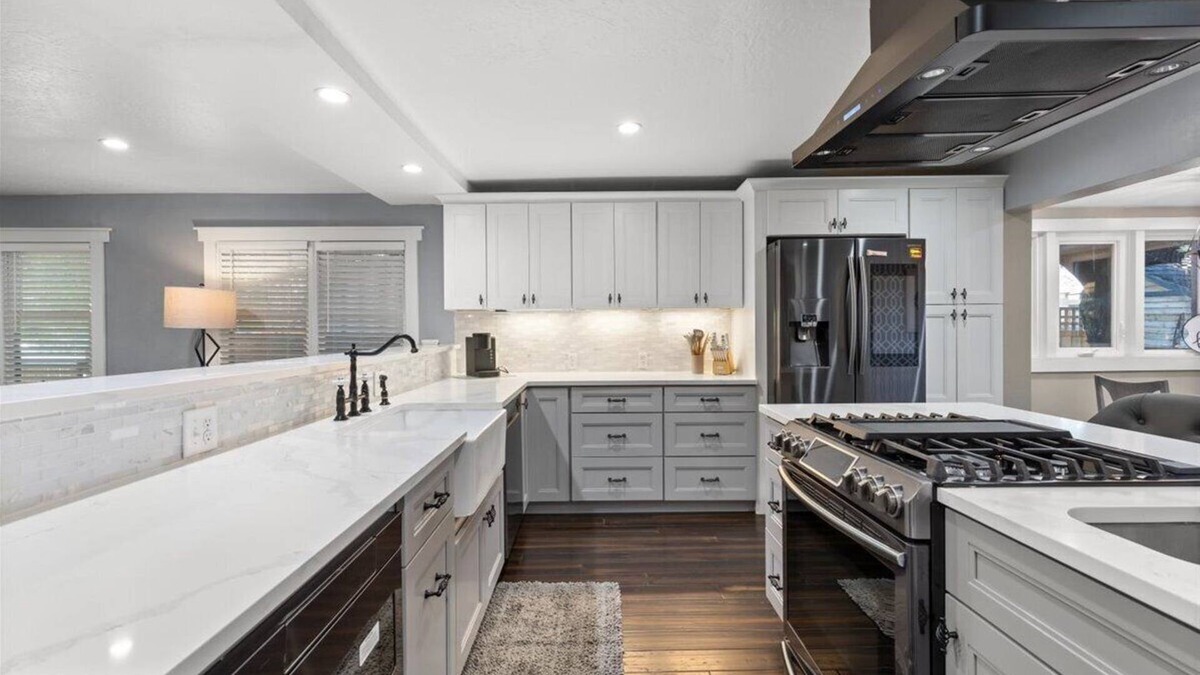 Coeur d'Alene Cottage | Redone cottage w/hottub walking to everything downtown!