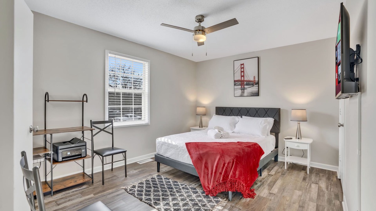 Clarksville House | RedRanch-300mbps WiFi-WorkSpace
