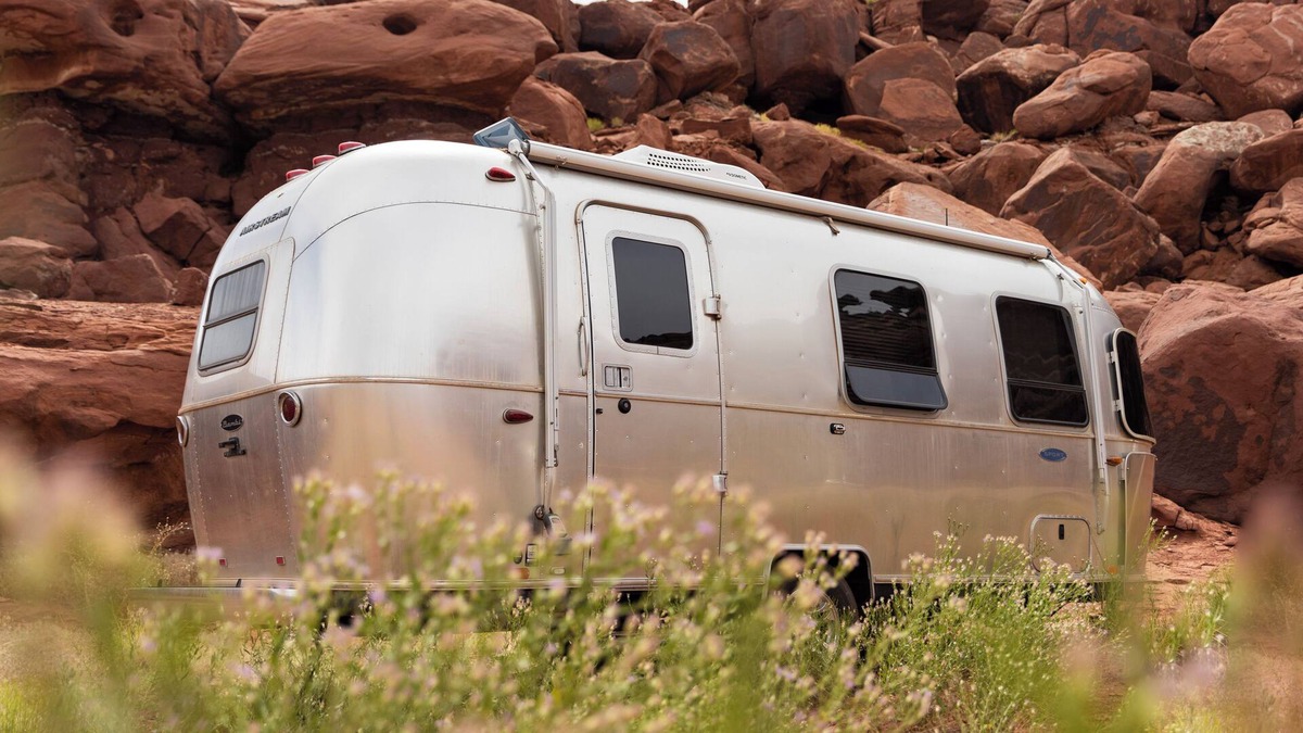 Moab House | Redrock Riverside Airstream 2 - Retro Airstream Glamping