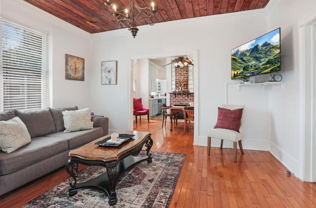 Roseland Terrace Historic District Apartment | Redstick Cottage