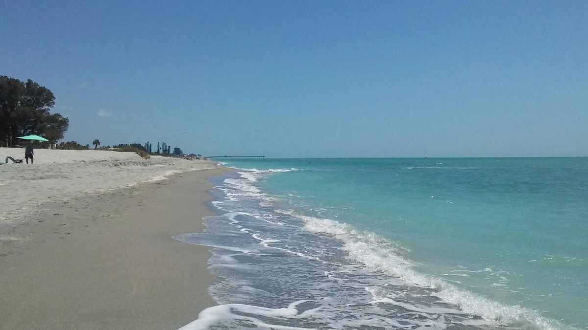 Golden Beach Condo | Reduced fall 2024 rates. Beautiful well-kept condo located on Golden Beach.
