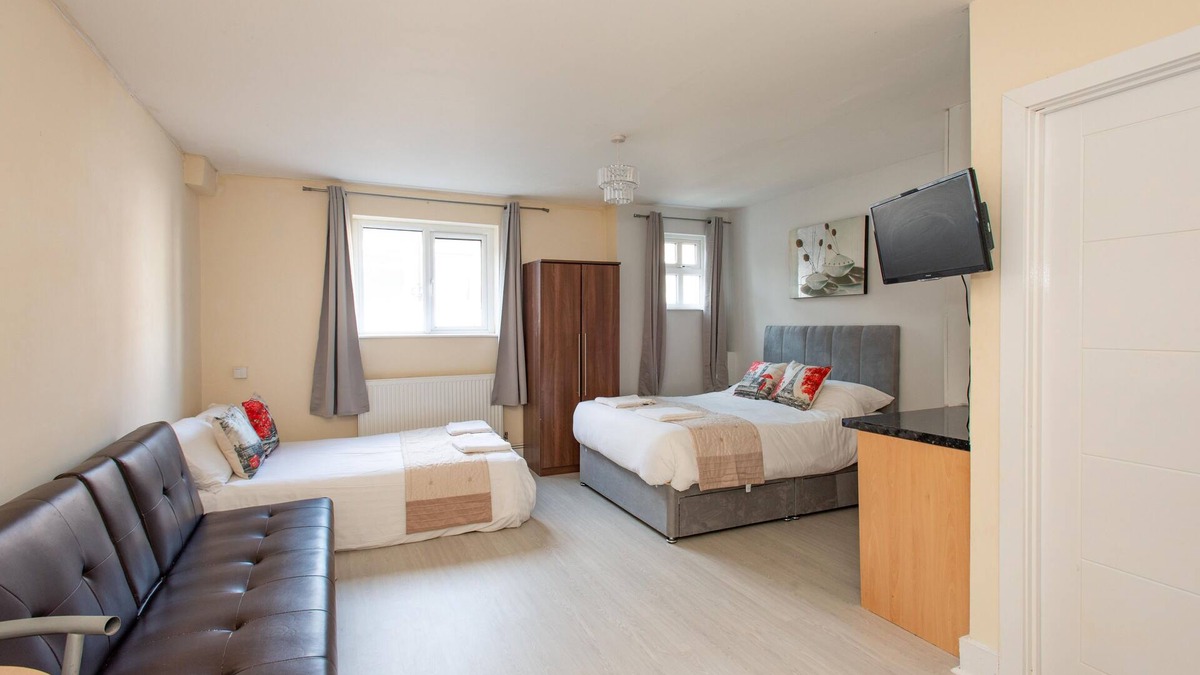 London Borough of Bromley Apartment | *Reduced Rates* Greater London Studio 1 | 20 Mins to London Bridge aprx.