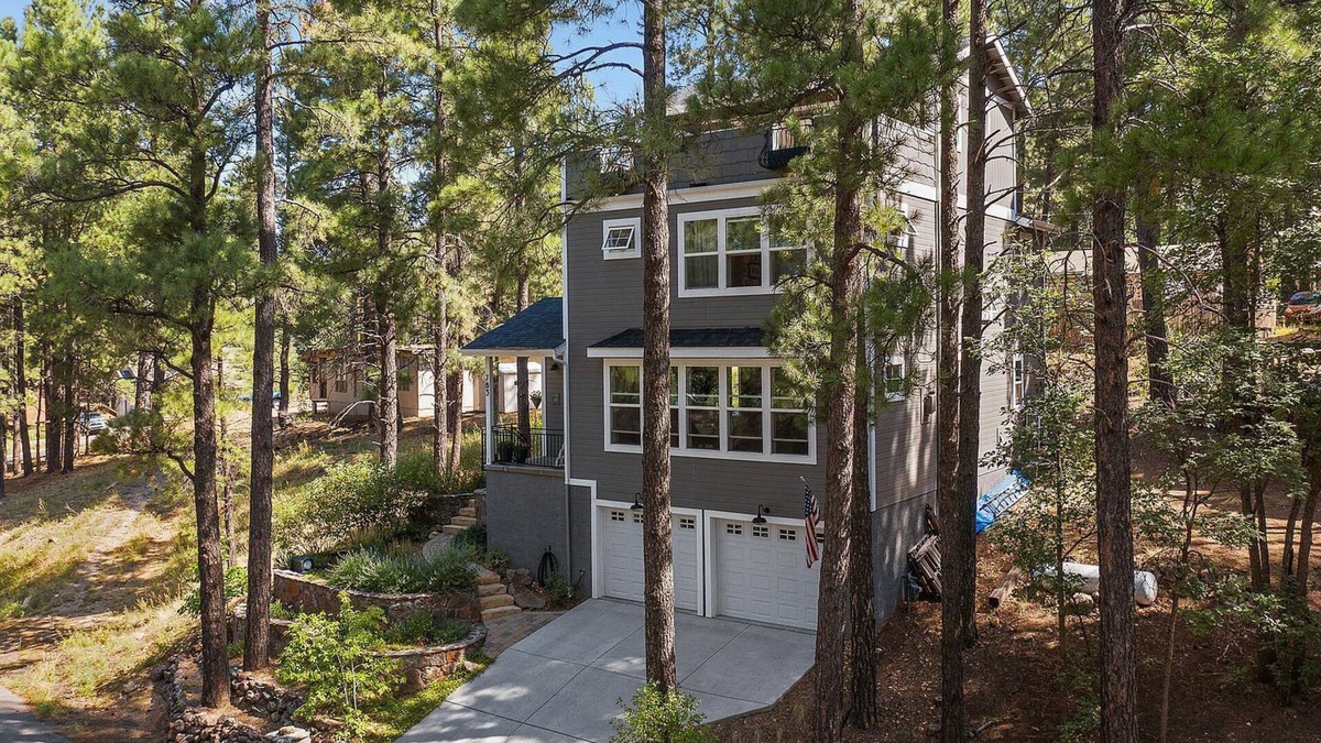 Mountainaire House | Reduced rates: Our chic home sleeps 9, has hot tub and 3rd floor balcony
