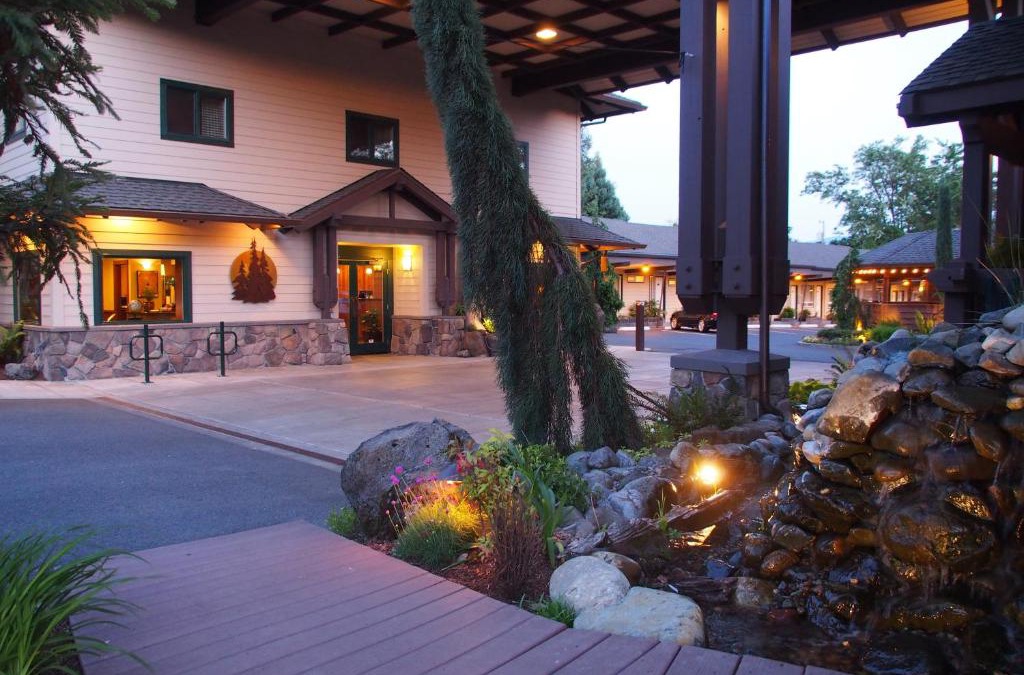 Grants Pass Hotel | Redwood Hyperion Suites