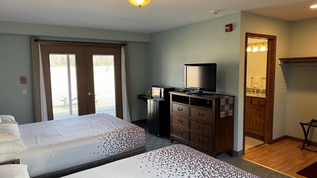 Colliersville Hotel | Redwood Inn & Suites Room #3 - impeccably clean motel between CDP & ASV