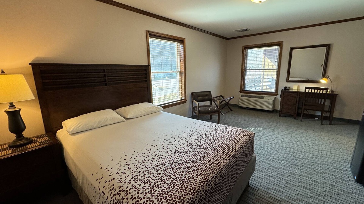 Colliersville Hotel | Redwood Inn & Suites Room #8 - impeccably clean motel between CDP & ASV