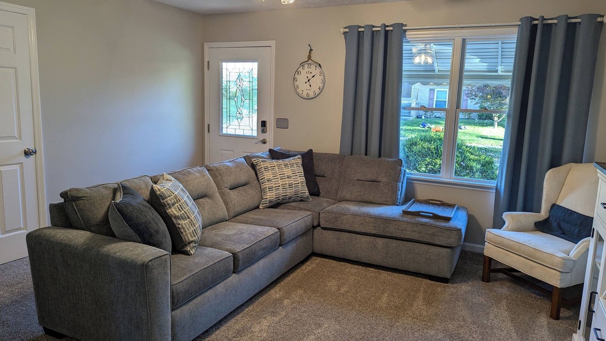 Dry Ridge House | Redwood Retreat in Dry Ridge, KY Minutes from Ark and Wedding Venues