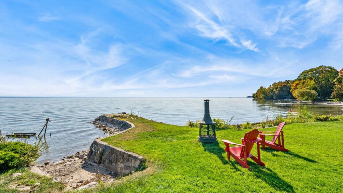 Ramara Cottage | Redwood Retreat Waterfront Cottage By Simcoe With Hot Tub And Sauna