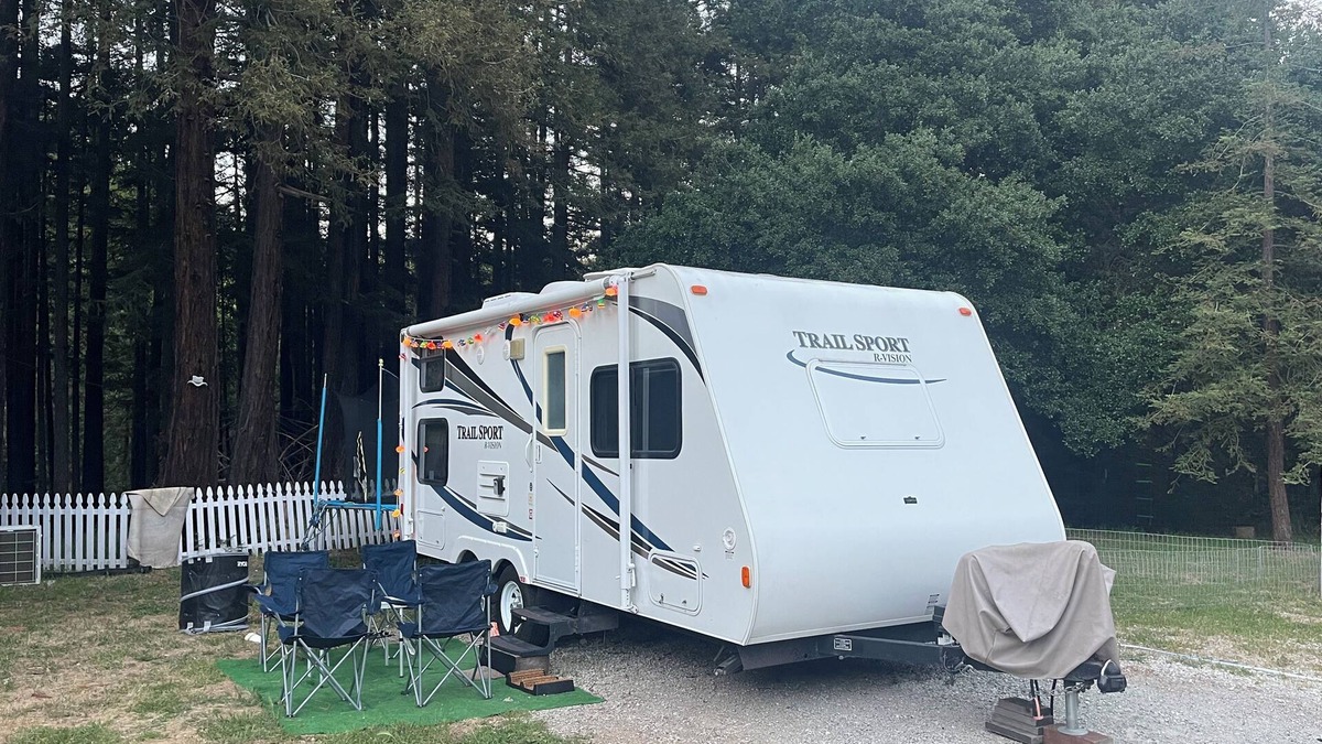 Gilroy House | Redwood RV Retreat: Trampoline, Animals & Family Fun