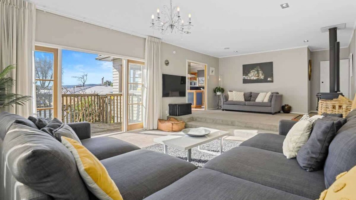 Lynmore House | Redwoods Retreat | Spa Pool, Fireplace & BBQ!