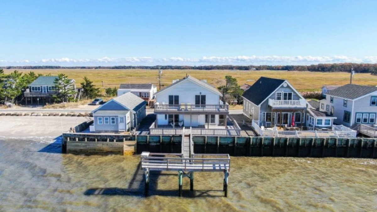Goshen House | Reed's Beach - Stunning waterfront Sunsets - Bay Front Home Steps to beach