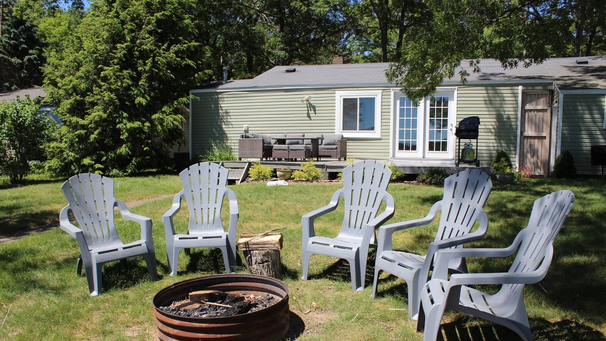 Manistee Cottage | 🌾Reeds on Bar Lake🌾 Relaxing Waterfront Cottage
