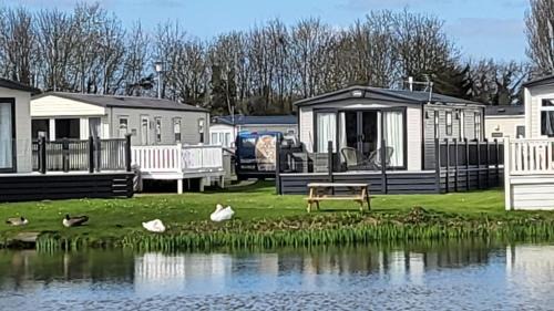 Ampney Crucis House | Reeds View Holiday Lodge