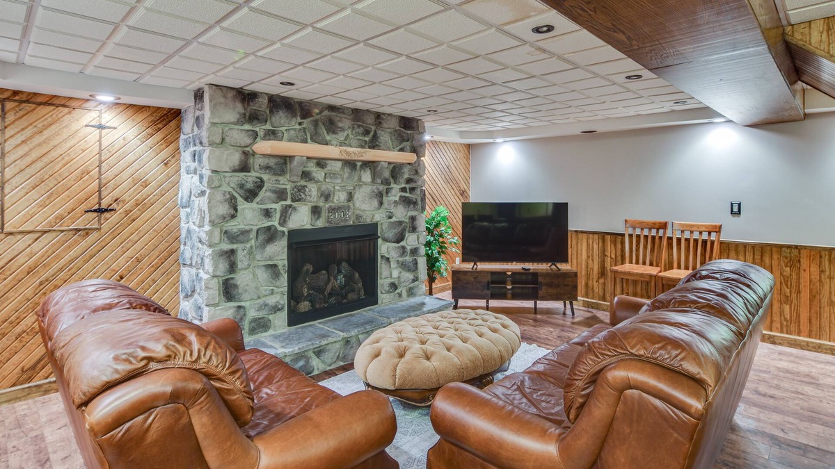 Reedsville House | Reedsville Retreat - Pool, Hot Tub & Fireplace!