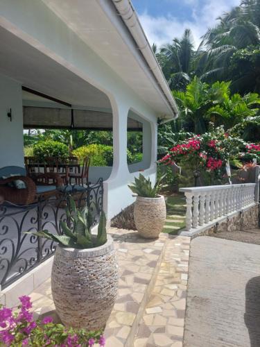 Mahe Island Bed & Breakfast | Reef Hills Residence