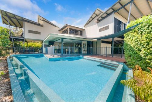 Nightcliff Villa | Reef Villa - A Sprawling Waterfront Oasis