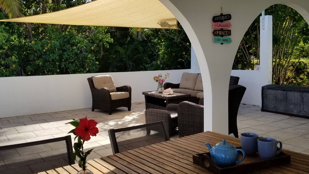 Bravos de Boston House | Reefhouse: 3BR Oceanfront home, gorgeous deck, tranquility, 3 min walk to beach