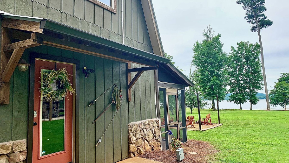 Groveoak Cabin | Reel ‘em Inn - Guntersville Lake Waterfront Retreat for the Family and Fisherman