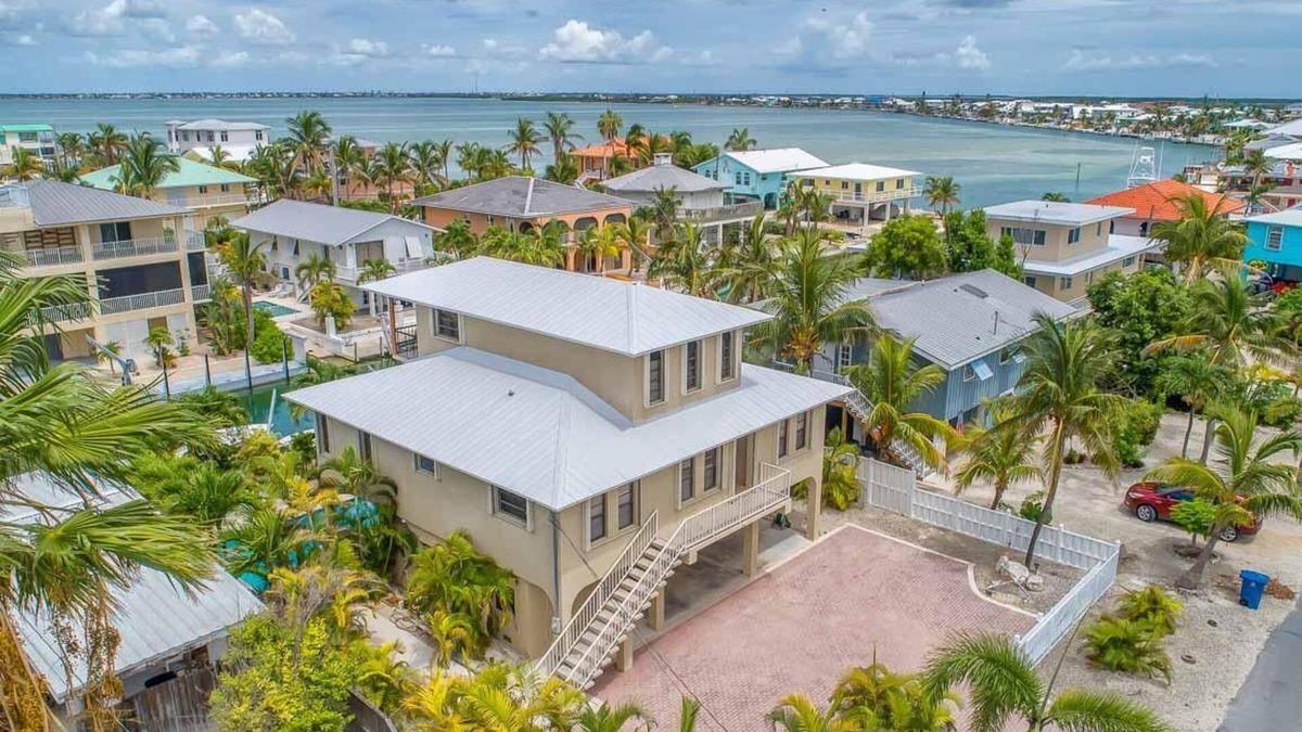Summerland Key House | REEL ESCAPE - 4 Bedroom/2 Bathroom w/Pool, Boat Dock & Sleeps 8!