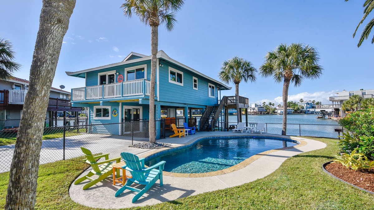 Jamaica Beach House | Reel Paradise | Pet Friendly, Waterfront, Pool!