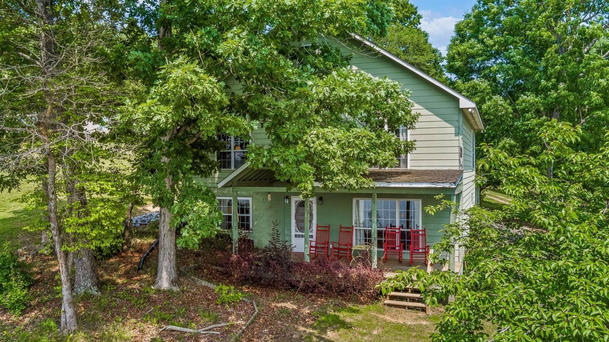 Cedar Bluff House | Reel Paradise-sleeps 10 w/covered dock on year round water