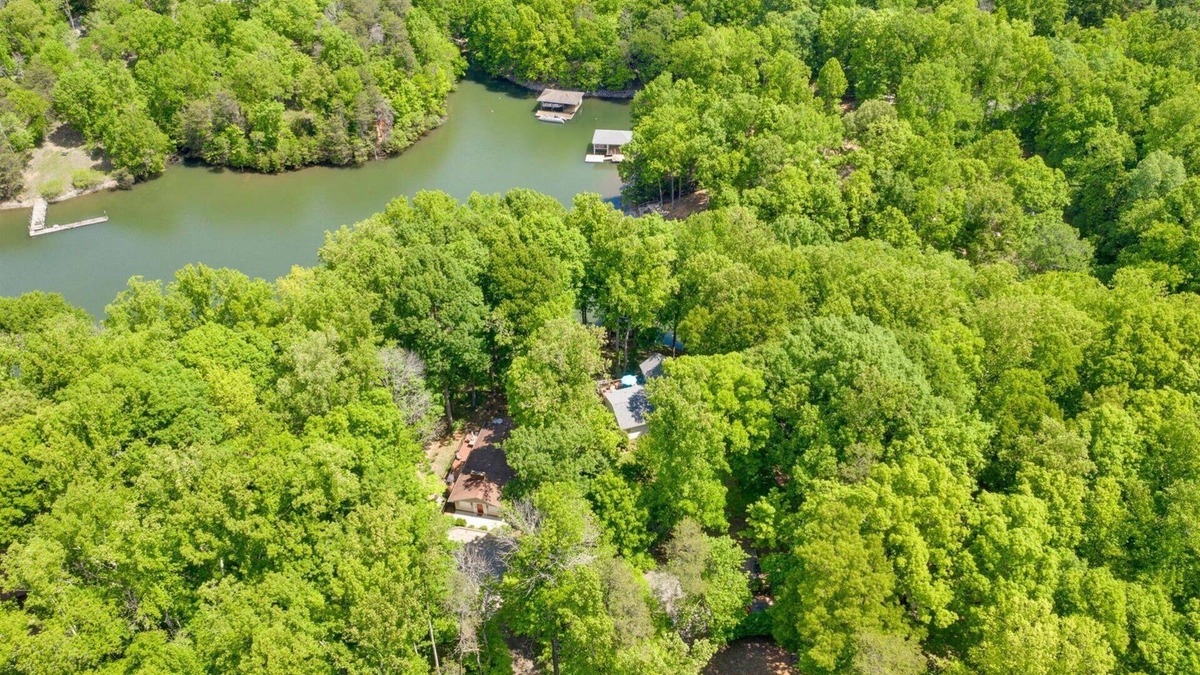 High Point House | REEL RELAXIN - PET FRIENDLY!