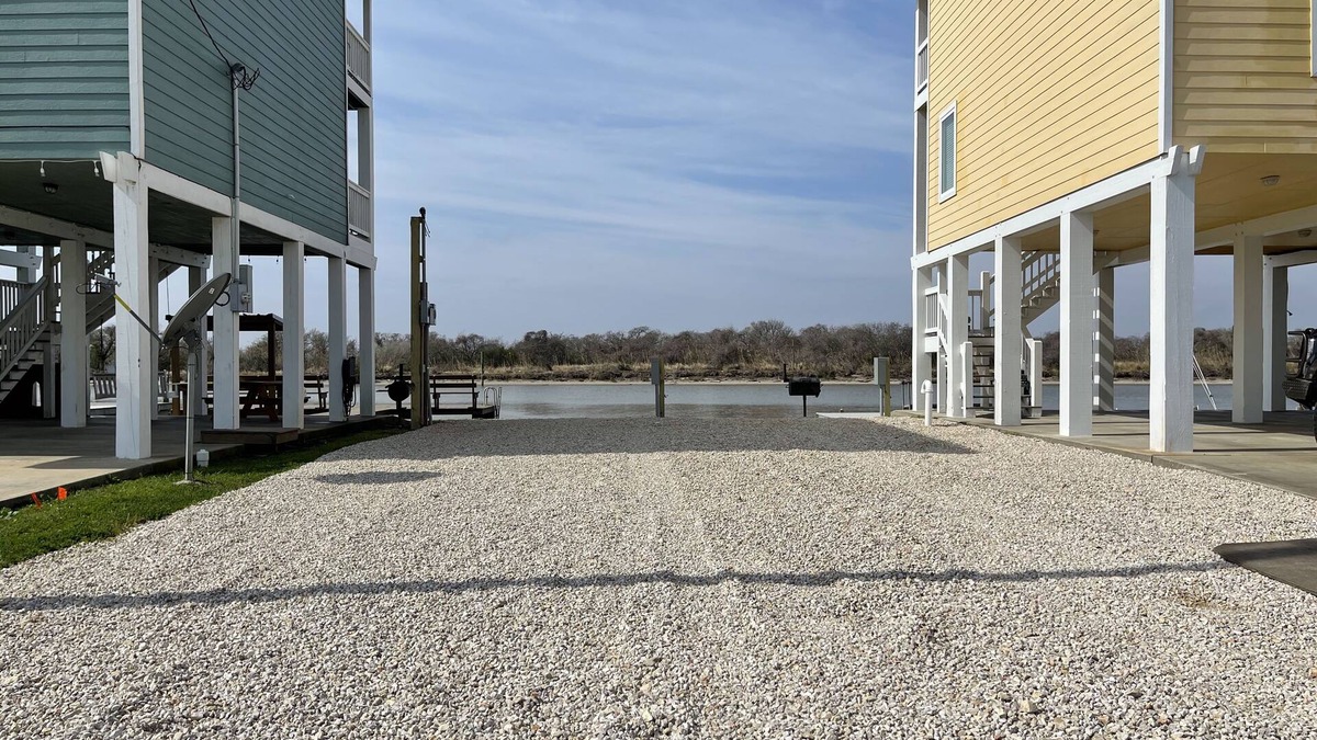 Matagorda RV Rental | “Reeling Em Inn” WATERFRONT RV HOOKUPS ON THE COLORADO RIVER RV #1