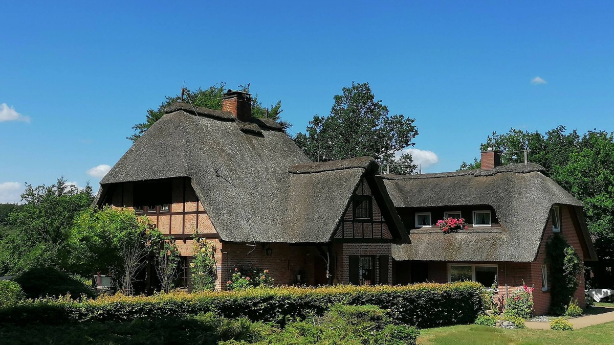 Luetjensee House | Reetgedecktes Ferienhaus am Strandweg