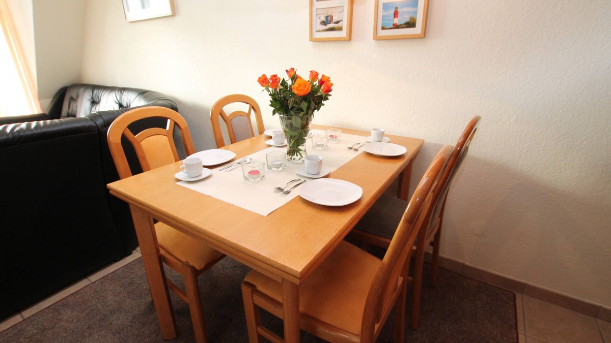 Busumer Deichhausen Apartment | Reethaus Seeschlößchen, apartment Sturmmöwe, only 200m to the beach